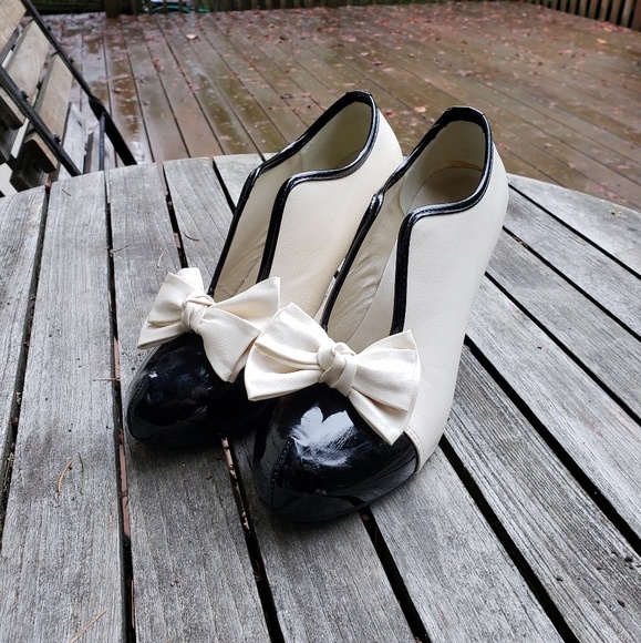 Shoes - 4" White/Black Bowed Heels